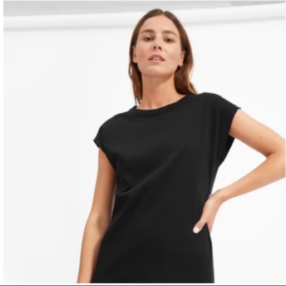 Everlane Luxe Cotton Side-Slit Tee Dress in Black - Picture 3 of 6